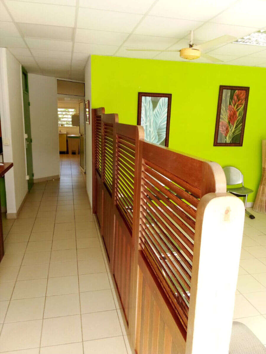 Local professionnel - 90m2 - zone attractive et fréquentée -